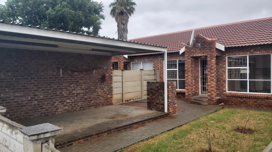 To Let 1 Bedroom Property for Rent in Fleurdal Free State